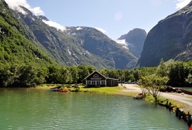 Kjenndalen at Loen Lake